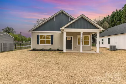 1203 N 12th St, Bessemer City, NC 28016