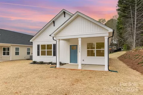 1205 12th St, Bessemer City, NC 28016