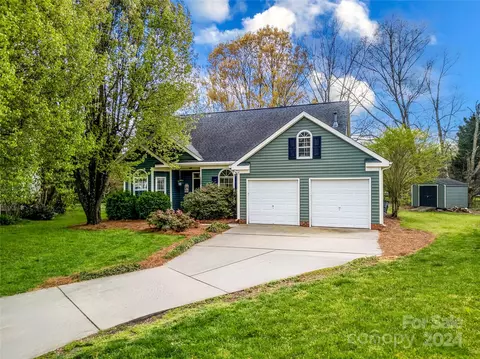 8400 Earlham Ct, Charlotte, NC 28277