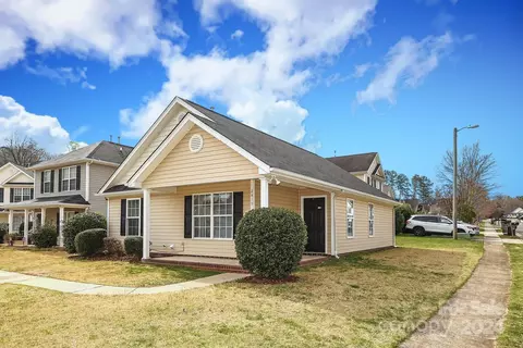 2419 Smugglers Ct, Charlotte, NC 28216