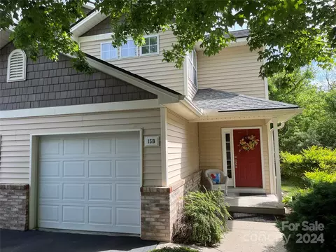 15 Jacobs Way Dr, Hendersonville, NC 28792