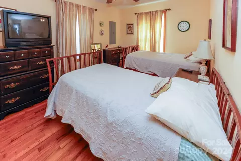 Bedroom - 43 Goldfinch Ln, Mill Spring, NC 28756 photo 4 of 10