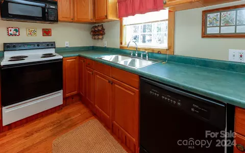 Kitchen - 43 Goldfinch Ln, Mill Spring, NC 28756 photo 3 of 4