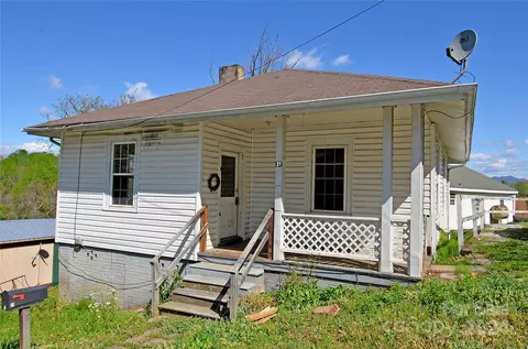 31 Ridge St, Marion, NC 28752