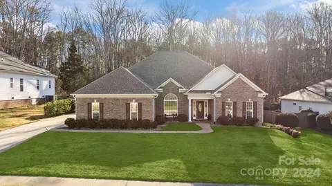 7733 Woodcrest Dr, Stanley, NC 28164