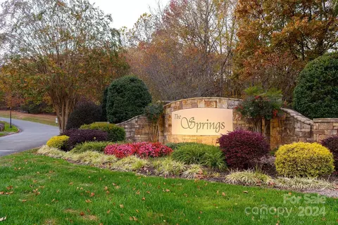 136 Tor Ct, Denton, NC 27239