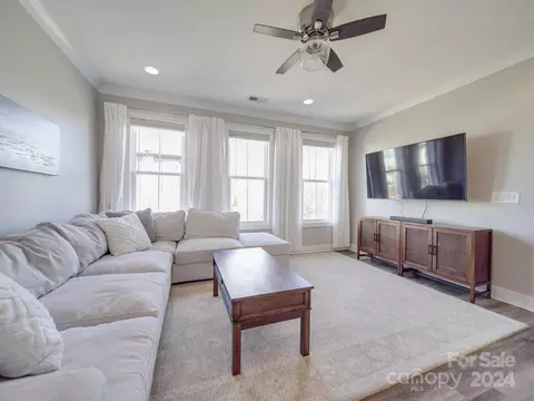 757 Seigle Point Dr, Charlotte, NC 28204