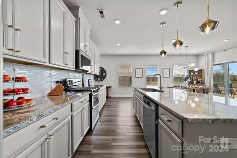 9101 Festival Way, Charlotte, NC 28215