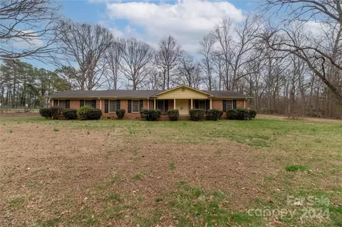 6726 Clinton Dr, Charlotte, NC 28216