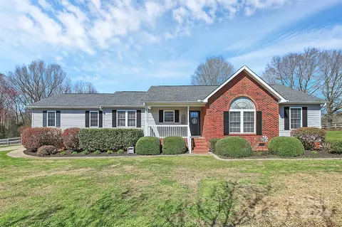 1092 Hall Spencer Rd, Catawba, SC 29704