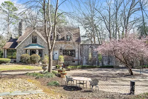 1201 Meadowood Ln, Charlotte, NC 28211