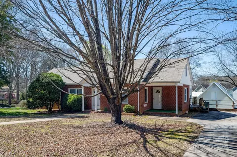 Exterior - 318 Walnut St, Davidson, NC 28036 photo 6 of 8