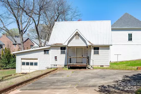 Exterior - 318 Walnut St, Davidson, NC 28036 photo 7 of 8