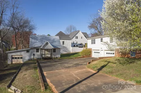 Exterior - 318 Walnut St, Davidson, NC 28036 photo 5 of 8