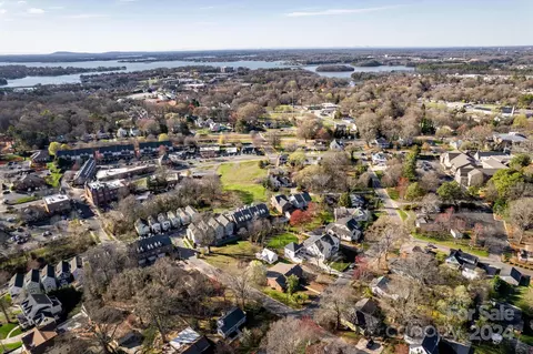 View/Area - 318 Walnut St, Davidson, NC 28036 photo 3 of 13