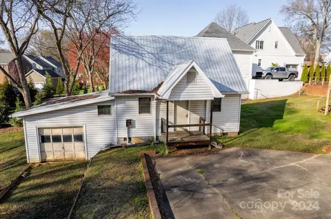 Exterior - 318 Walnut St, Davidson, NC 28036 photo 3 of 8