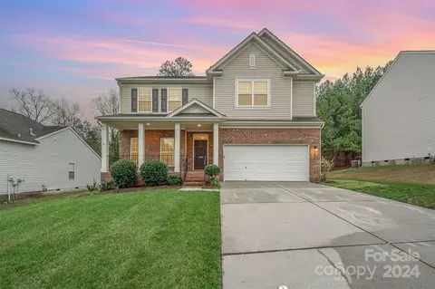 1649 Moss Creek Dr, Harrisburg, NC 28075