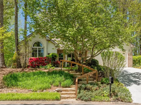 310 Croydon Dr, Hendersonville, NC 28791