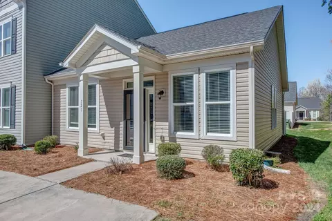 121 N Ferncliff Dr, Mount Holly, NC 28120
