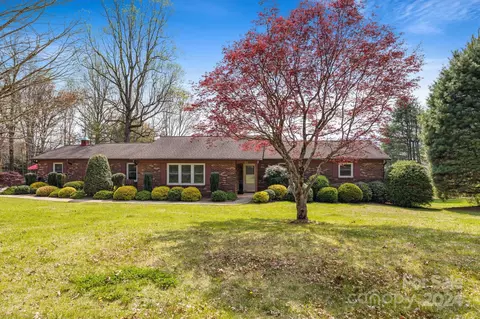 30 Kent Ln, Hendersonville, NC 28739