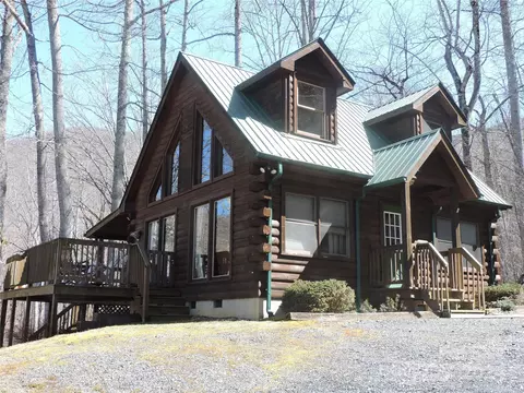643 Amber Dr, Bakersville, NC 28705