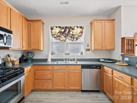 Kitchen - 10014 Switchyard Dr, Cornelius, NC 28031 photo 2 of 3