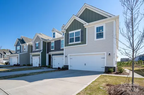 2752 Aubrey St, Monroe, NC 28110