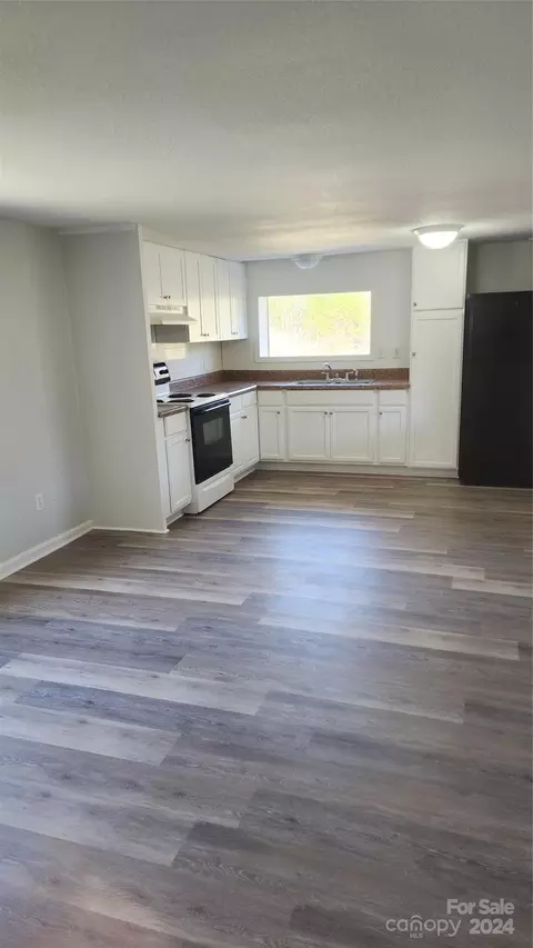 Kitchen - 104 Timbuktu Rd, Sylva, NC 28779 photo 2 of 2