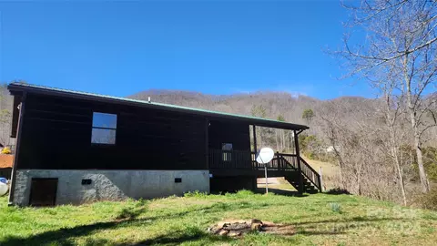 104 Timbuktu Rd, Sylva, NC 28779
