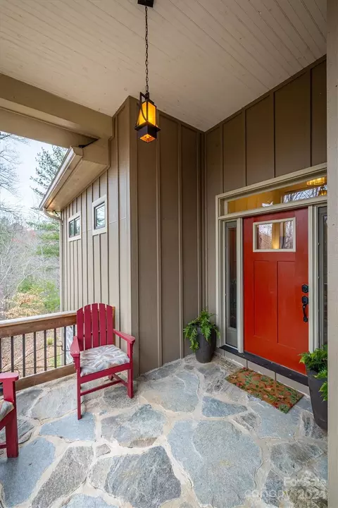 Exterior - 304 Old Mill Dr, Morganton, NC 28655 photo 8 of 12