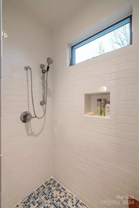 Bath - 304 Old Mill Dr, Morganton, NC 28655 photo 2 of 6