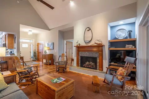 Living - 304 Old Mill Dr, Morganton, NC 28655 photo 3 of 5