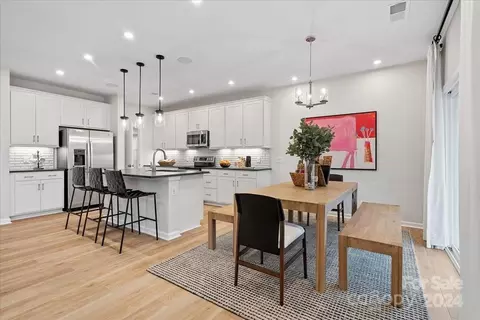 142 Orchard Cir, Charlotte, NC 28217
