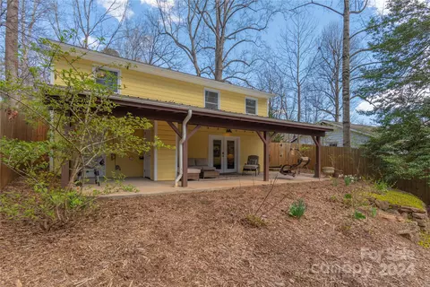 9 Rosemary Rd, Asheville, NC 28806