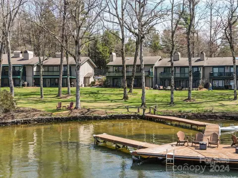 28 Toxaway Pt, Lake Toxaway, NC 28747