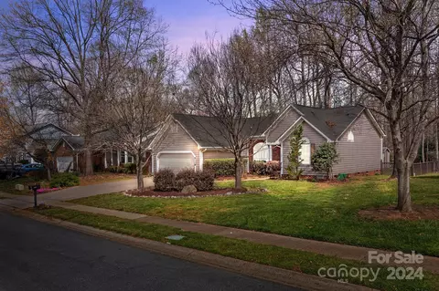 8118 Martindale Ln, Charlotte, NC 28216