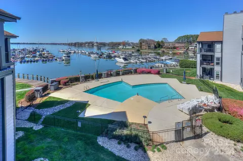 18817 Vineyard Point Ln, Cornelius, NC 28031