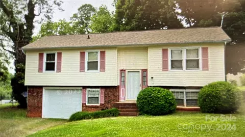 704 10th St, Newton, NC 28658