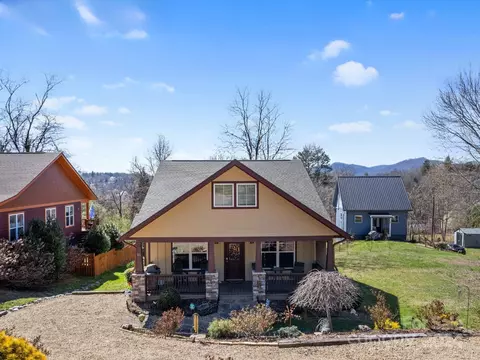 25 Merion Dr, Asheville, NC 28806