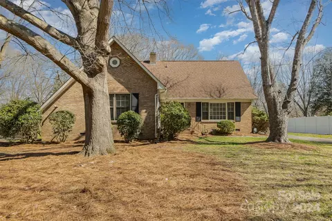 7100 Londontowne Dr, Charlotte, NC 28226
