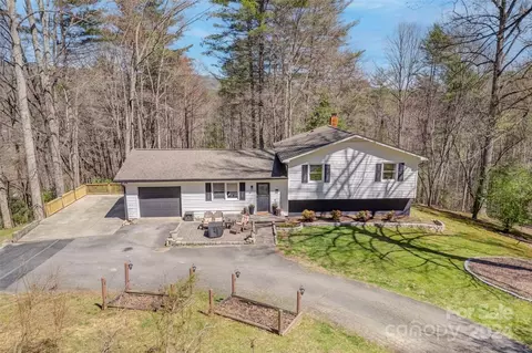 250 Moose Haven Dr, Penrose, NC 28766