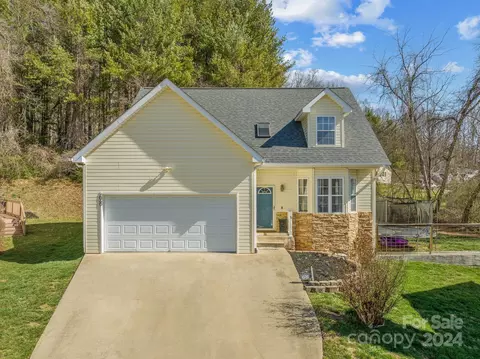 68 Woodcreek Cir, Swannanoa, NC 28778