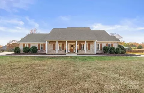 1541 Peoples Creek Rd, Advance, NC 27006