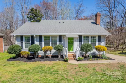 8536 Woodford Bridge Dr, Charlotte, NC 28216