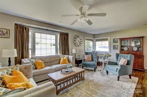 Living - 600 E Academy E St E, Cherryville, NC 28021 photo 3 of 6