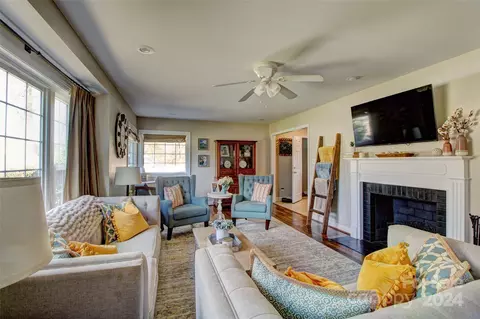 Living - 600 E Academy E St E, Cherryville, NC 28021 photo 4 of 6