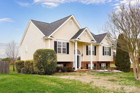510 Wallridge Dr, Winston Salem, NC 27106