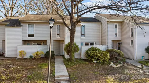 7818 Hummingbird Ln, Charlotte, NC 28212