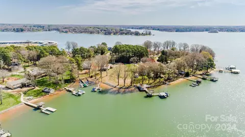 242 Shoreline 3 Loop #3, Mooresville, NC 28117
