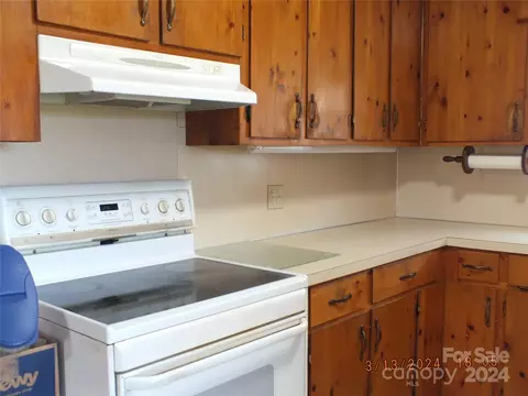 Kitchen - 1777 Potter Rd, Lancaster, SC 29720 photo 2 of 4